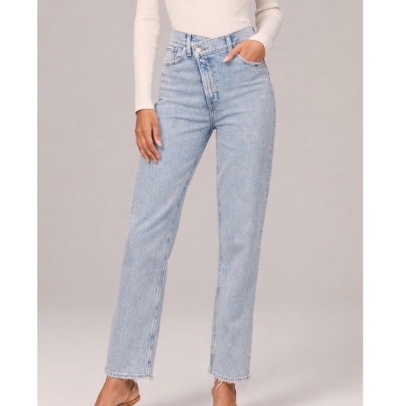 Abercrombie & Fitch Denim - Abercrombie & Fitch 90s Straight Jeans Women 25 0 Light Wash Exc Criss Cross Hem